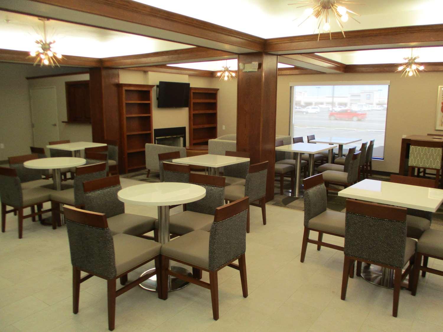 Best Western Plus Riata Brownwood Bagian luar foto