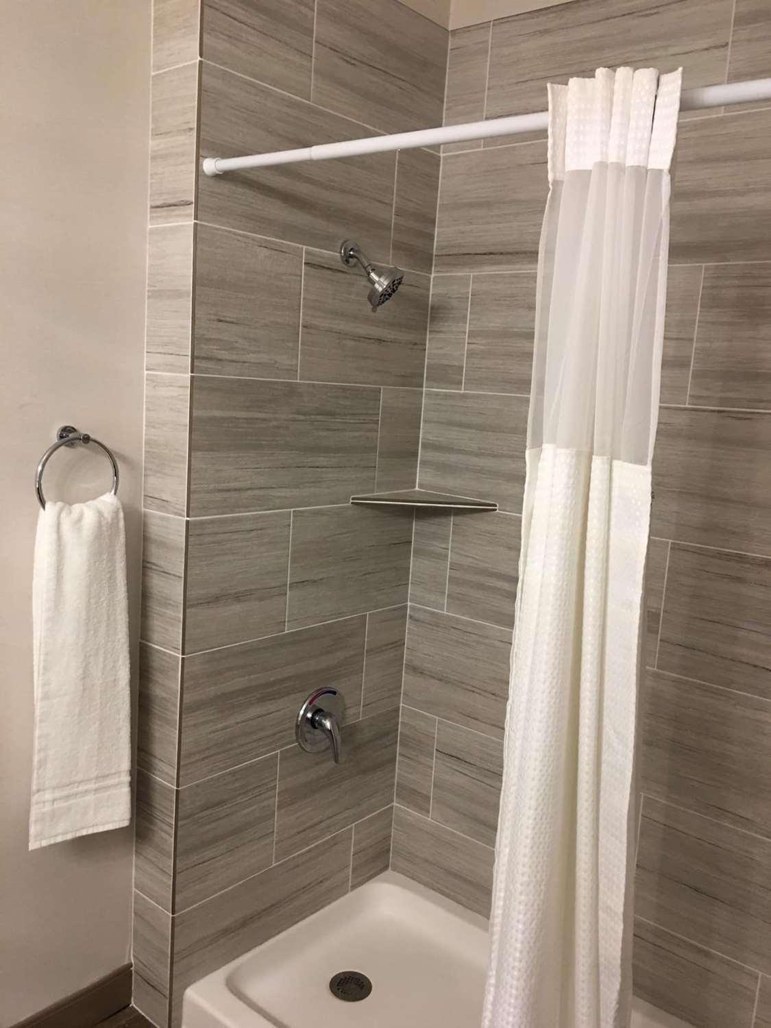 Best Western Plus Riata Brownwood Bagian luar foto