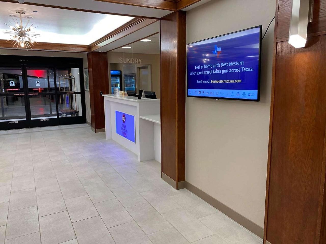 Best Western Plus Riata Brownwood Bagian luar foto