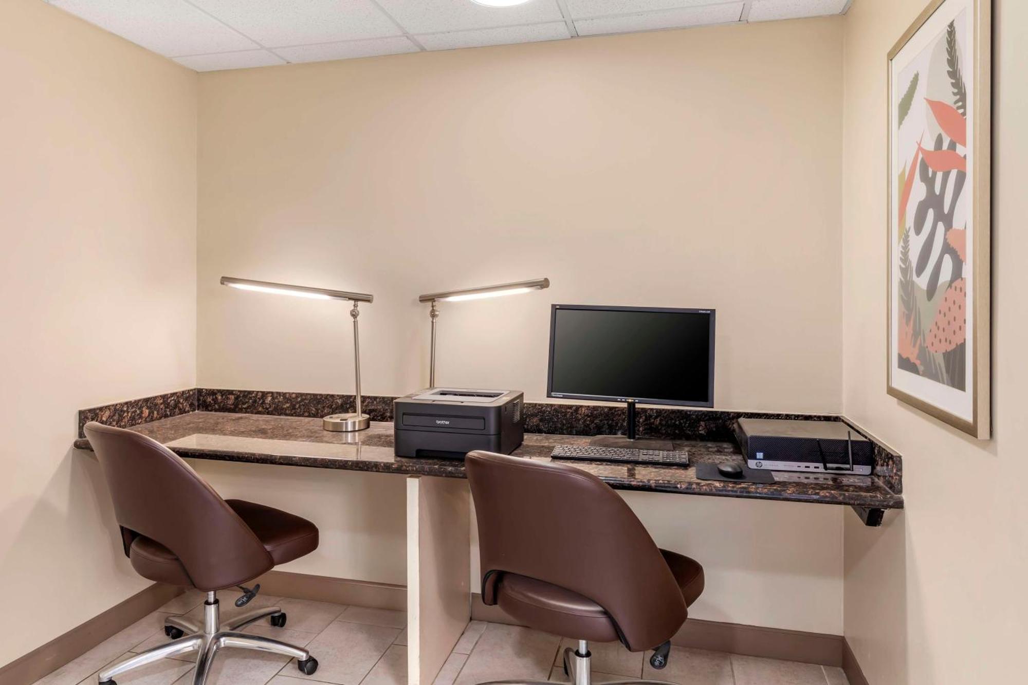 Best Western Plus Riata Brownwood Bagian luar foto