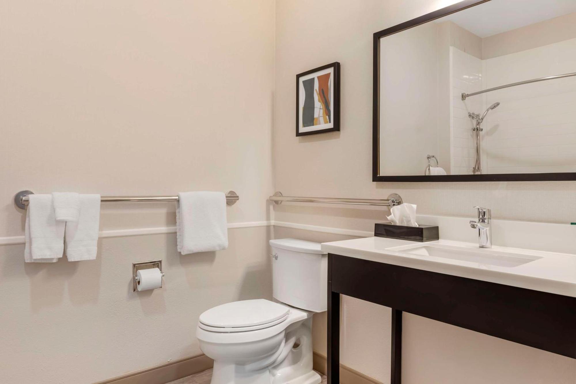 Best Western Plus Riata Brownwood Bagian luar foto