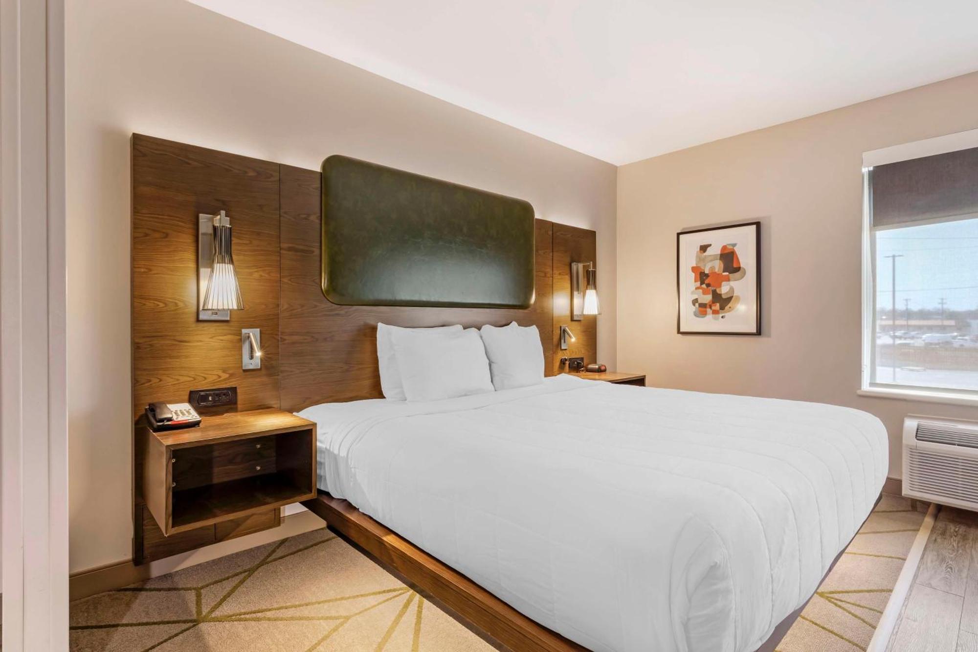Best Western Plus Riata Brownwood Bagian luar foto