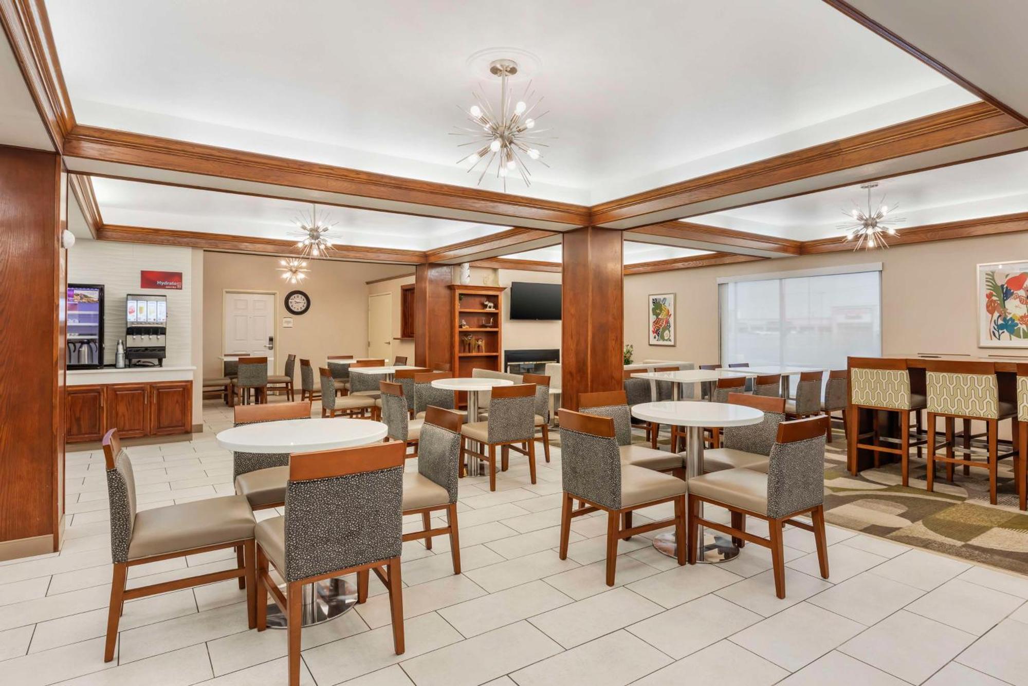 Best Western Plus Riata Brownwood Bagian luar foto