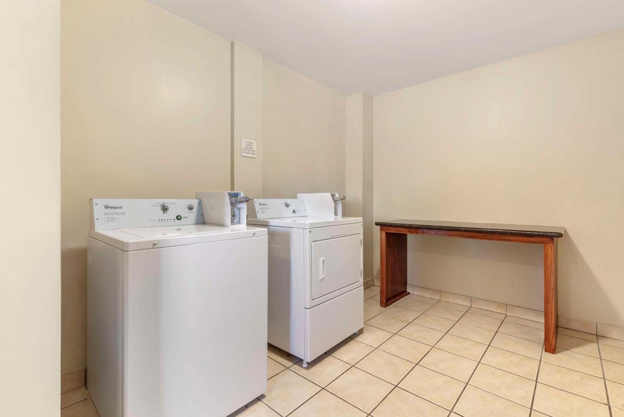 Best Western Plus Riata Brownwood Bagian luar foto