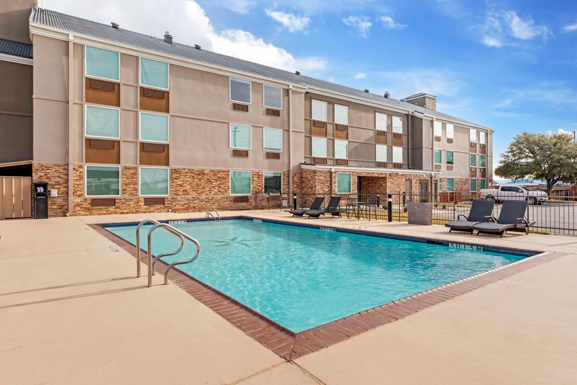 Best Western Plus Riata Brownwood Bagian luar foto