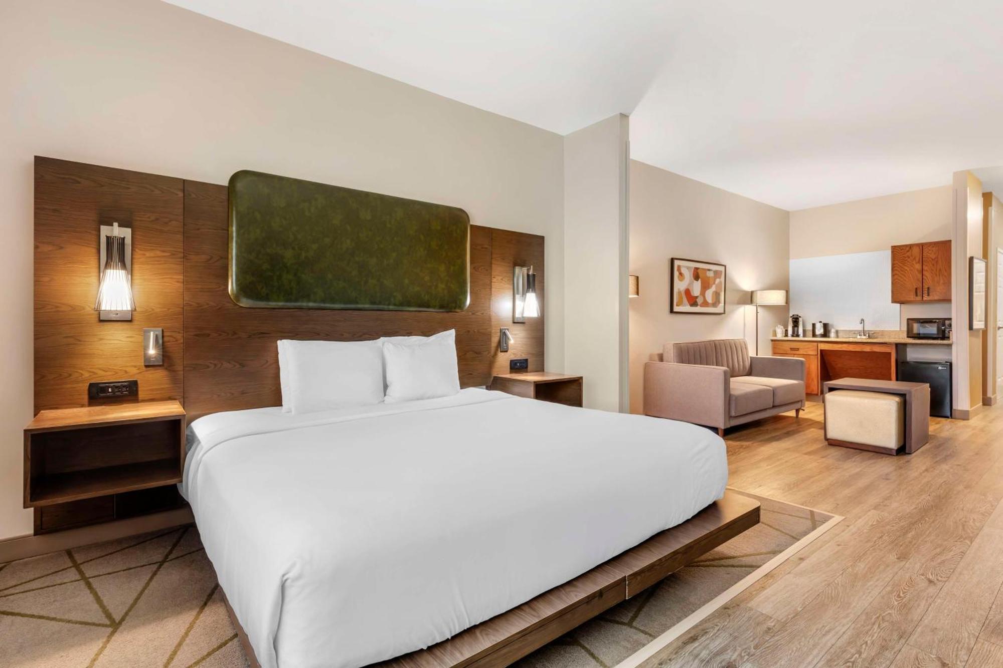 Best Western Plus Riata Brownwood Bagian luar foto